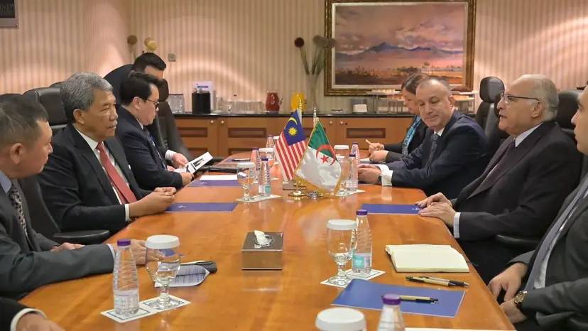 Mr Attaf meets his Malaysian counterpart in Jeddah